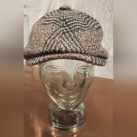 Plaid Wool Newsboy Cap - Picture 4 of 7